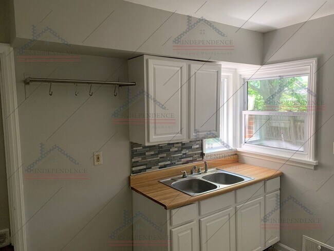 Foto del edificio - Everett Charm: New Year, New Home: 50% Off...