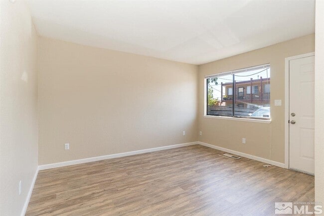 Building Photo - 530 Moran St