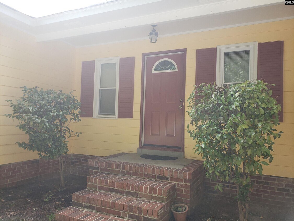 Primary Photo - 79 Woodpond Ct