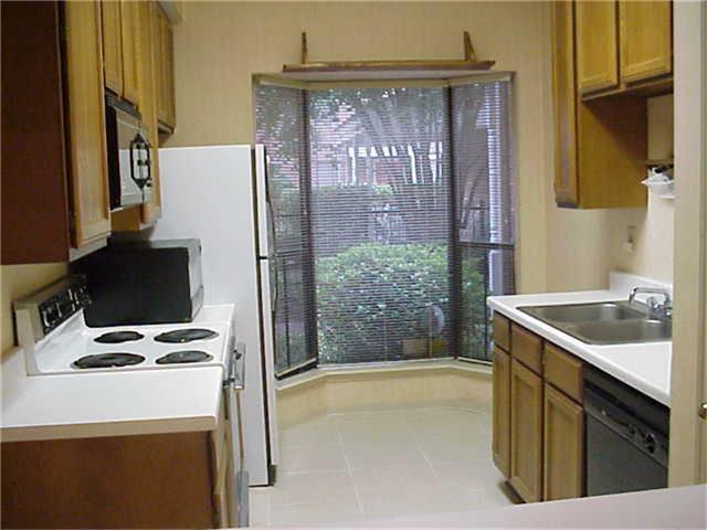 Foto del edificio - 12550 Piping Rock Dr