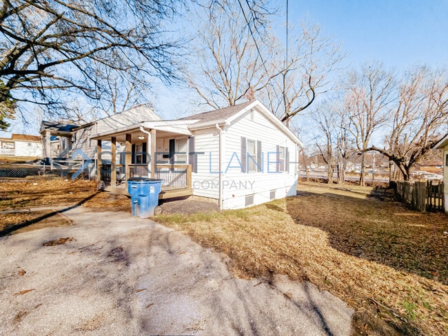 Building Photo - Charming 2 Bedroom / Beware of Scammers