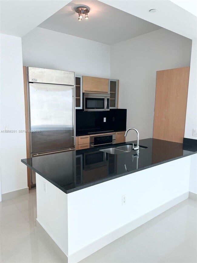 Foto del edificio - 950 Brickell Bay Dr