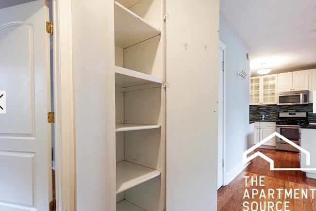 Photo - 540 W Surf St Apartment