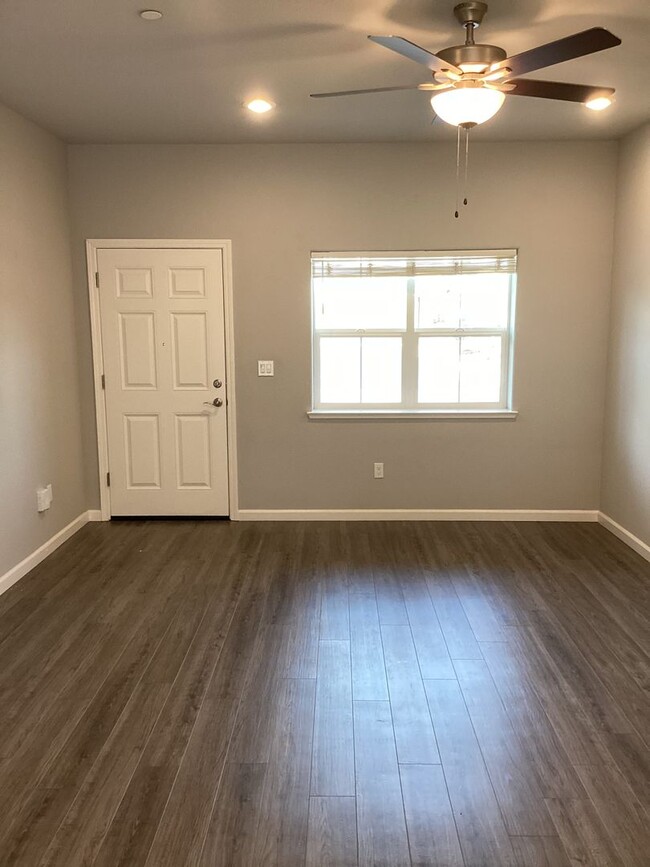 Foto del edificio - 3/2.5 Move in ready in Rocklin