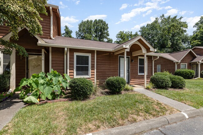 Foto del edificio - 508 Rock Cliff Ct