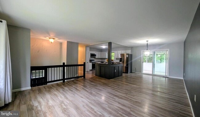 Foto del edificio - 922 Petinot Pl