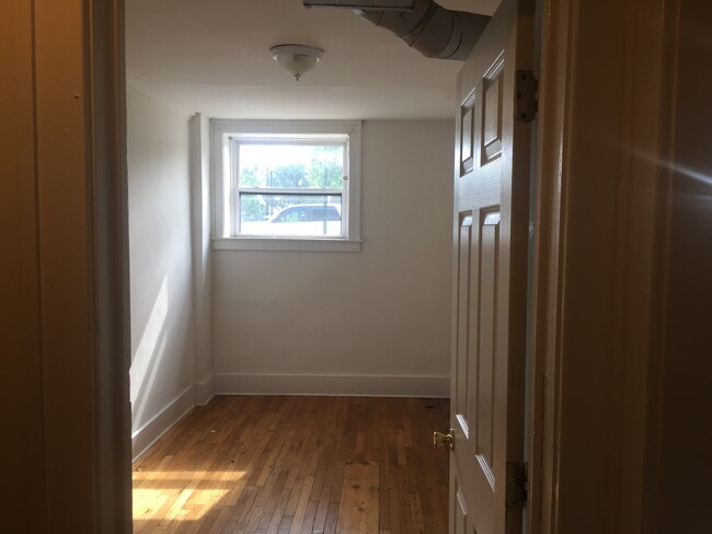 Building Photo - 5338 Beaubien Street, Unit B1