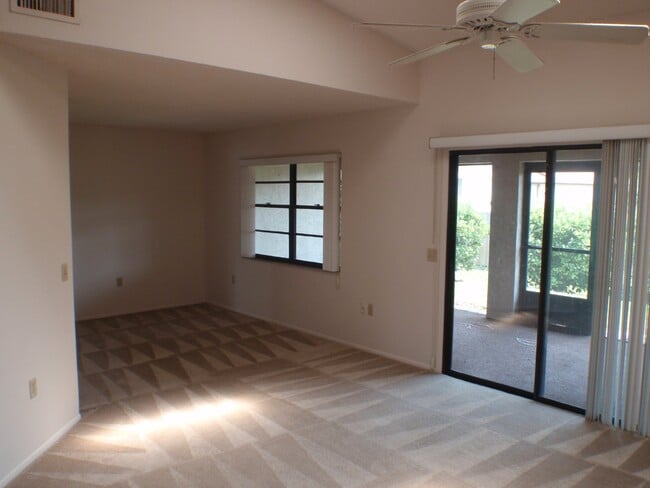Building Photo - Annual One Bedroom, One Bath Condo Located...