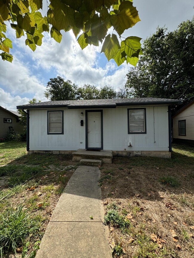 Building Photo - 1806 Mulford St