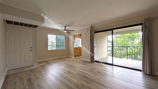 Foto del edificio - Highly Updated 2-Bedroom Condo in Prime Mi...