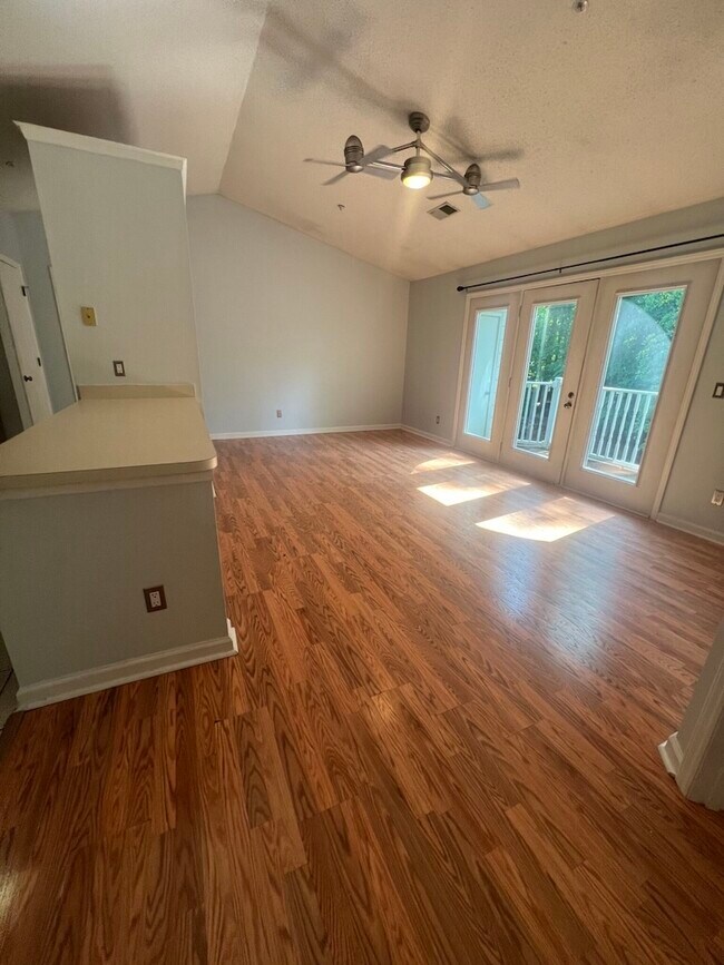 Foto del edificio - 5934 W Friendly Ave