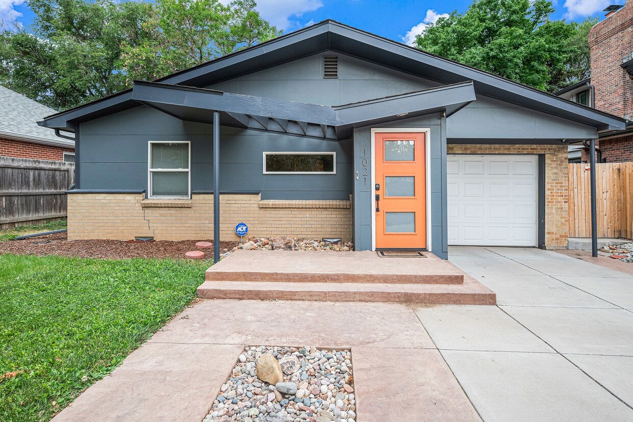 Primary Photo - Beautifully renovated home in Montclair wi...
