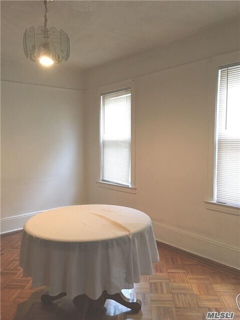 Foto del edificio - 150-16 Grand Central Pkwy