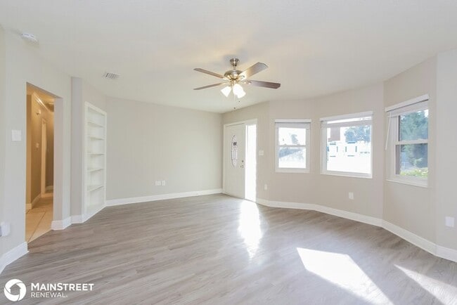 Building Photo - 6018 8th Ave Dr W