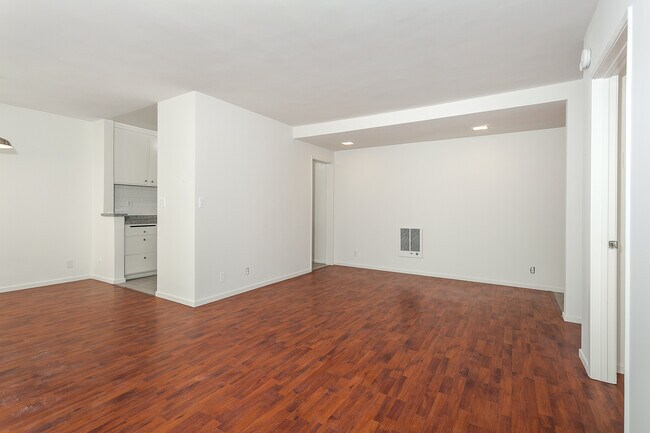 Foto del edificio - 1010 S Bedford St