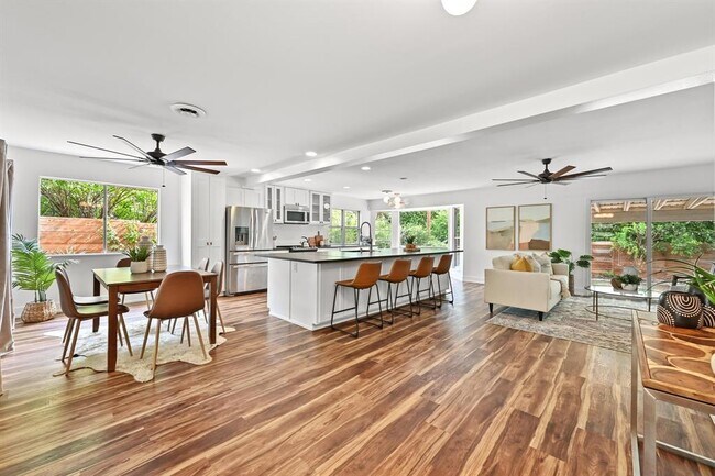Building Photo - 3405 Santa Fe Dr