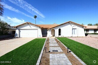 Building Photo - 2634 S Cottonwood Dr