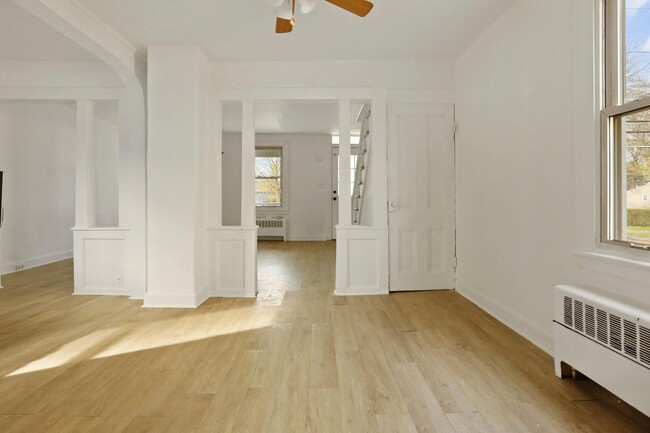 Foto del edificio - 194 Hurley Ave