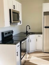 Building Photo - 11 E Walnut St