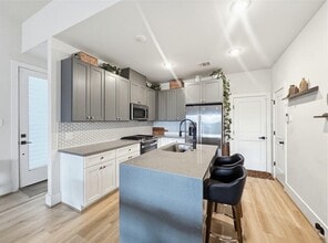 Building Photo - 5632 Bertellis Ln