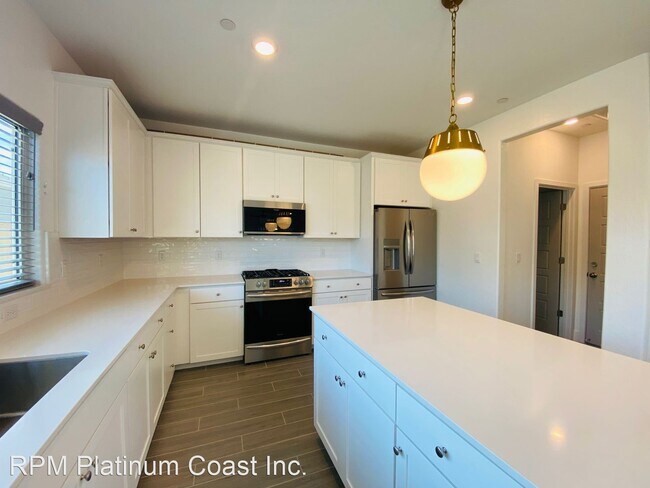 Foto del edificio - 4 br, 2.5 bath House - 978 Lester Ave.