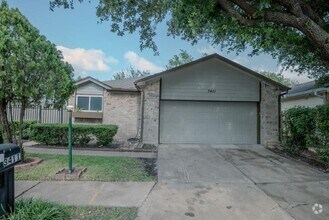 Building Photo - 3411 Hollandale Dr