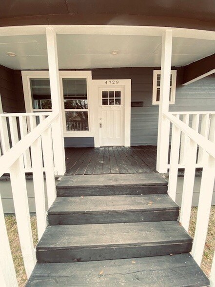 Foto del edificio - 4729 Walker St