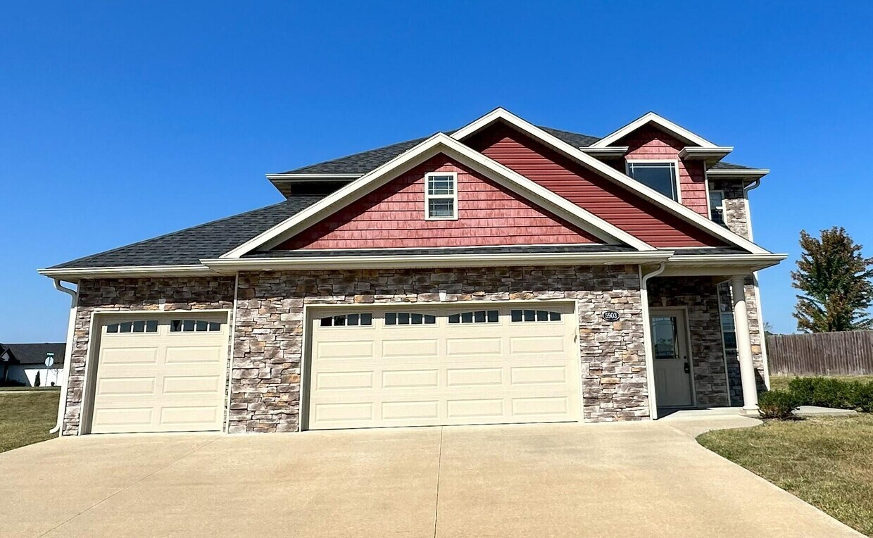 Foto principal - 5903 Hazelnut Ct