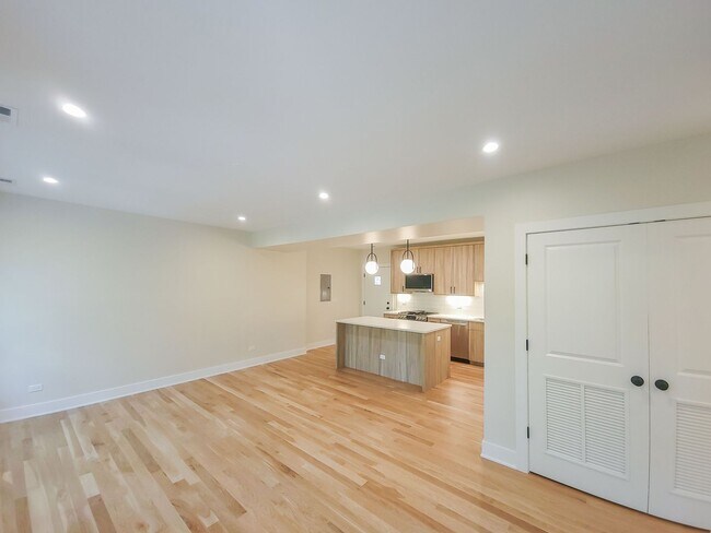 Foto del edificio - 4853 N Seeley Ave