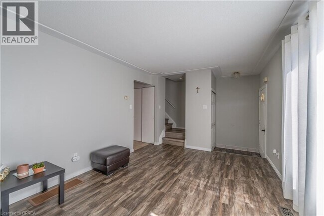 Building Photo - 24 Oakhill Dr