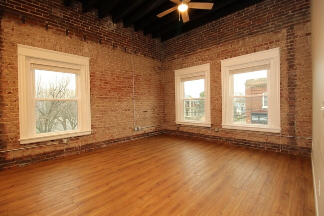 Foto del edificio - 2201 Lexington Ave