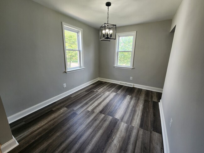 Comedor - 1023 Lawnton Ter