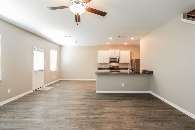Building Photo - 26119 Hals Dr