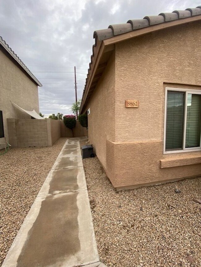 Building Photo - Beautiful 3-Bedroom Home with Vaulted Ceilings & Private Fenced Yard
