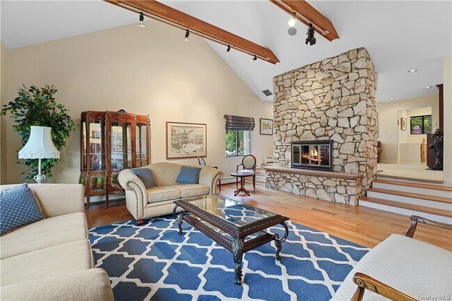 Foto del edificio - 27 Country Ridge Rd