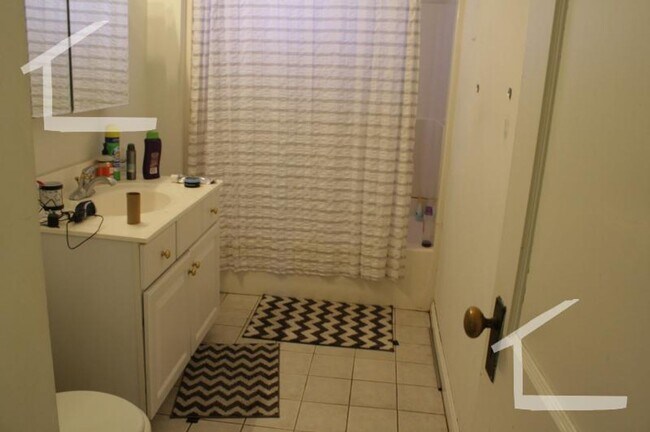 Foto del edificio - BU Brookline Area Spacious 5b/2b Large  Rooms, These don't last long  Hurry!