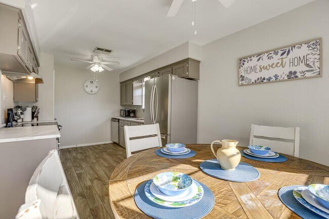 Building Photo - 8020 Botany Ln