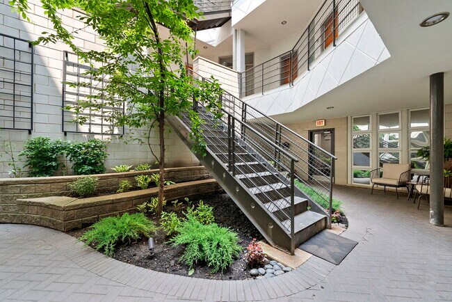 Foto del edificio - 2300 W Armitage Ave