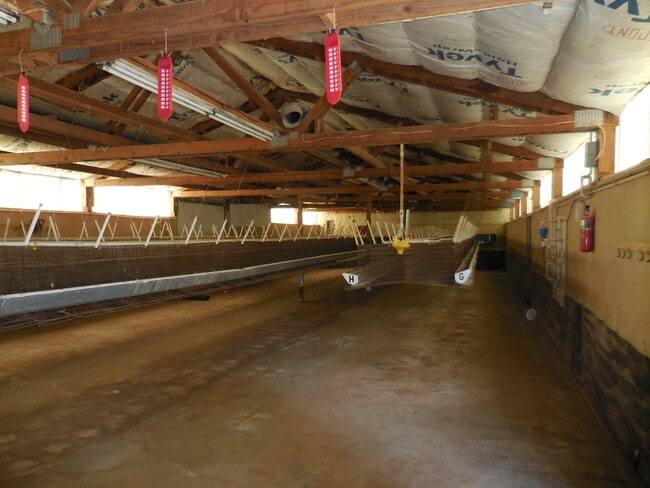 Building Photo - 16093 SW Roy Rogers Rd