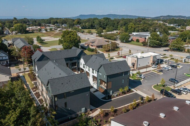 Foto del edificio - 2 BR 2.5 BA- Downtown Greenville Townhome-...