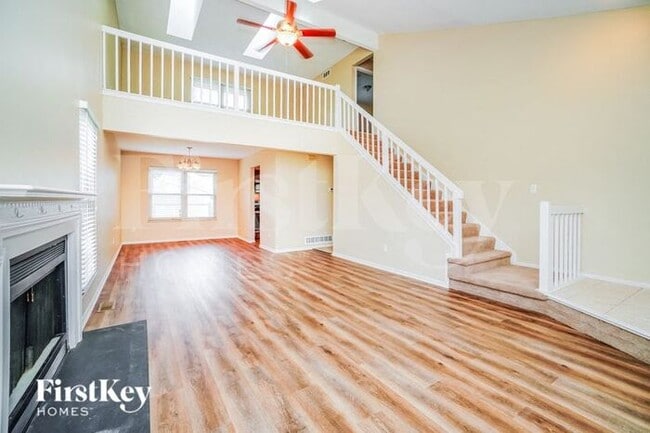 Building Photo - 1103 Crestview St