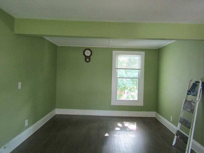 Building Photo - 319 Valley St