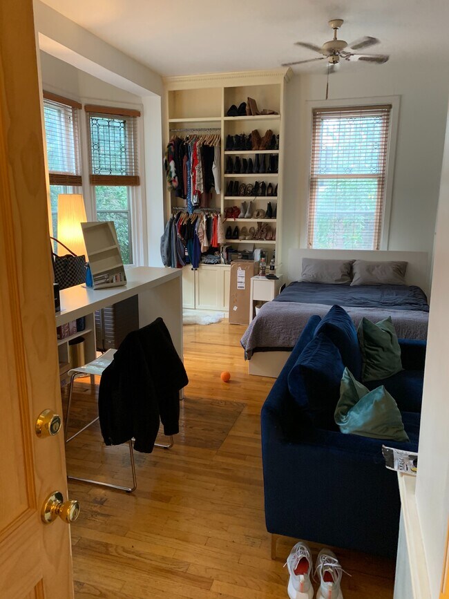 Bed/Living - 334 S 21st St