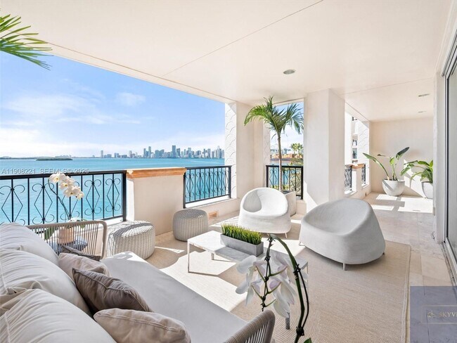 Foto del edificio - 5142 Fisher Island Dr