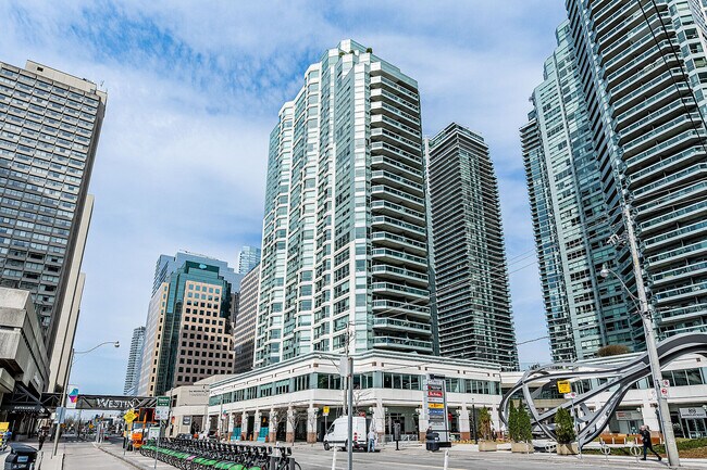 Photo du bâtiment - 10 Queens Quay W