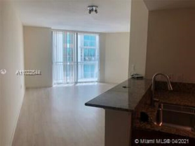 Foto del edificio - 9066 SW 73rd Ct