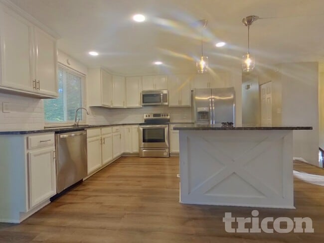 Foto del edificio - 5909 Chatham Ct NW