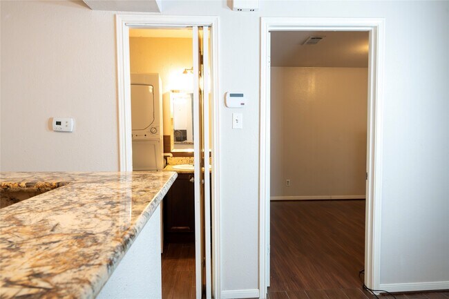 Foto del edificio - 829 Wax Myrtle Ln