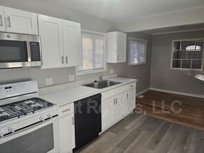 Building Photo - 26539 Clarita St