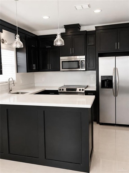 Building Photo - 1219 White Oak Dr